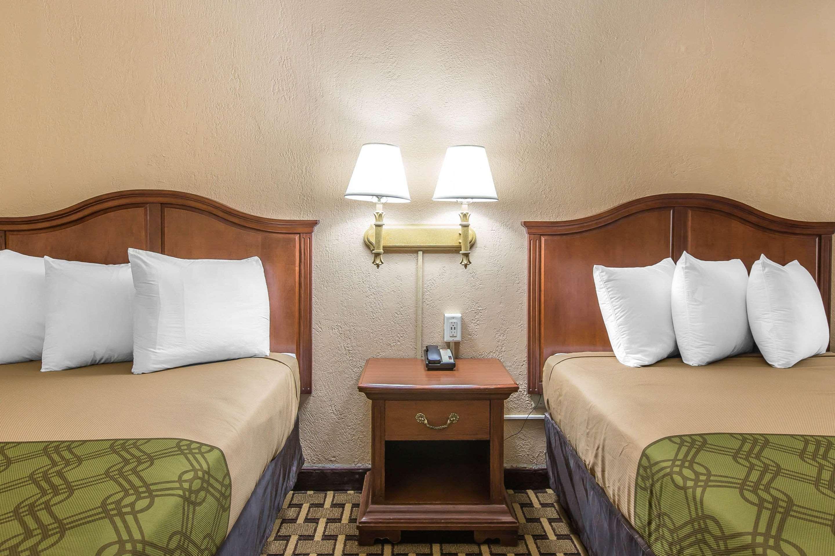 Econo Lodge Midtown Savannah Zewnętrze zdjęcie