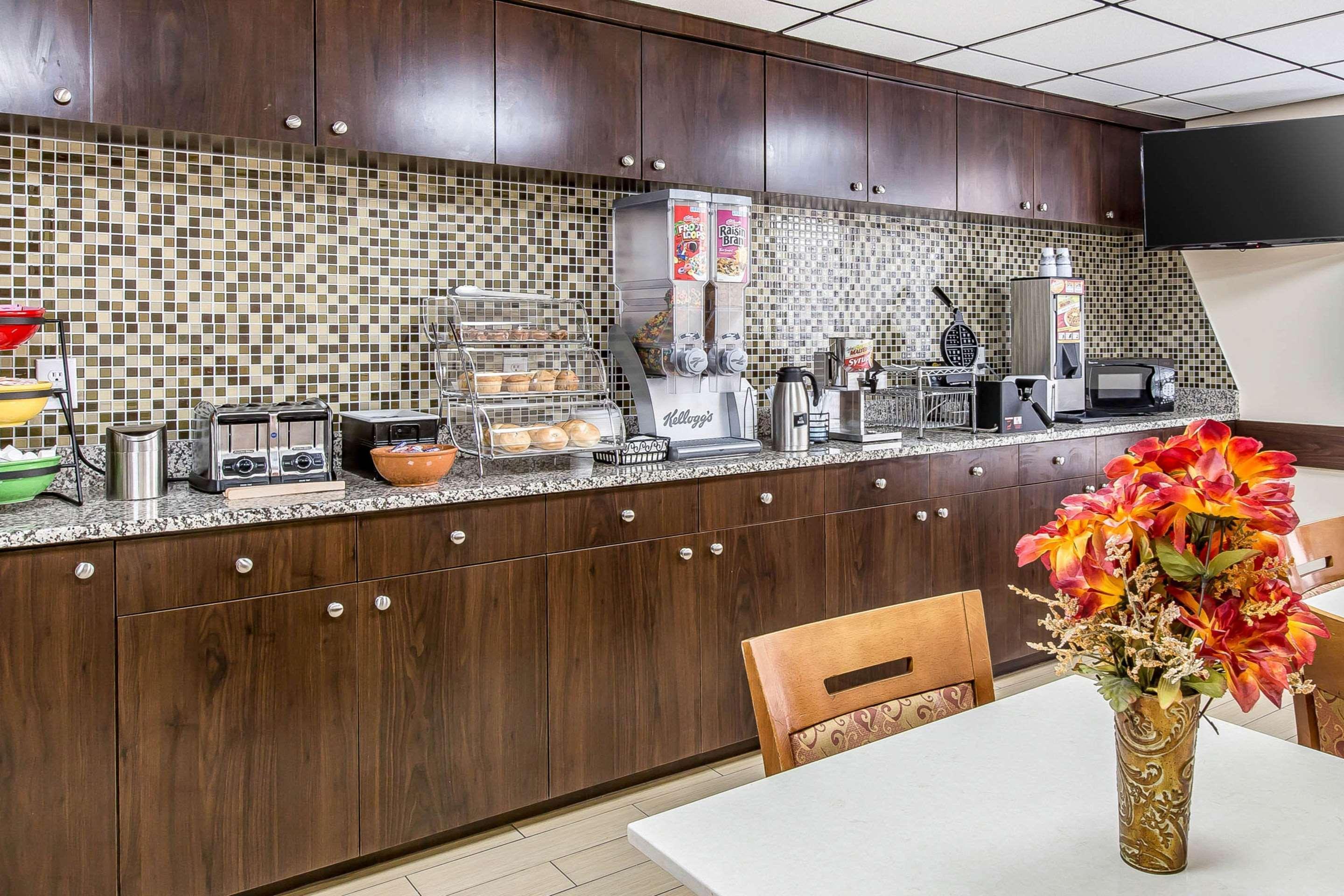 Econo Lodge Midtown Savannah Zewnętrze zdjęcie