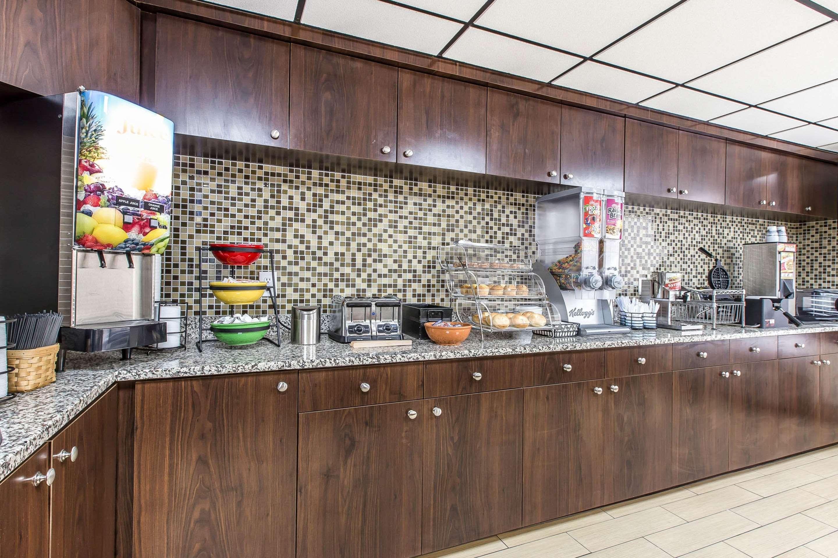 Econo Lodge Midtown Savannah Zewnętrze zdjęcie