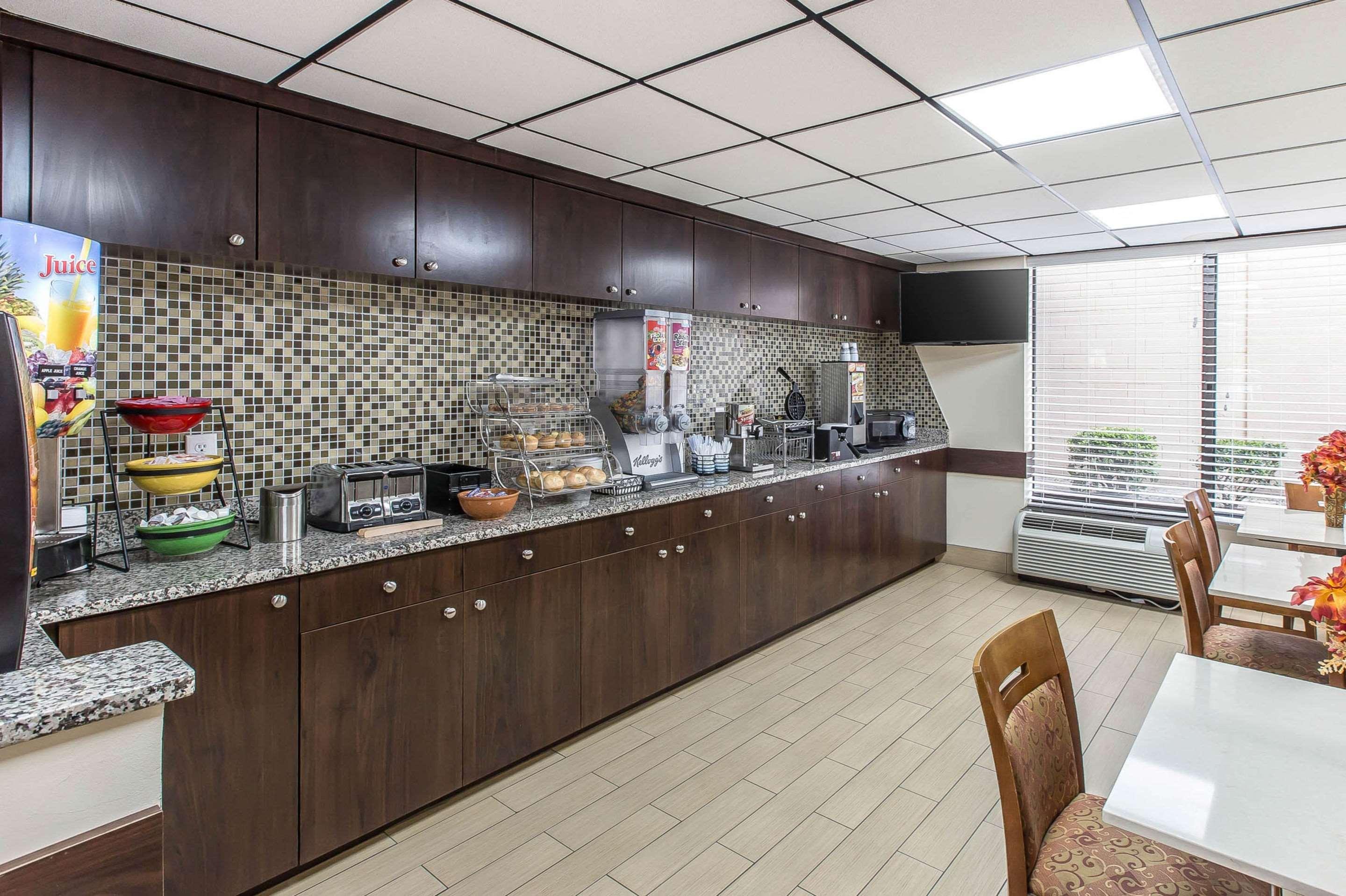 Econo Lodge Midtown Savannah Zewnętrze zdjęcie