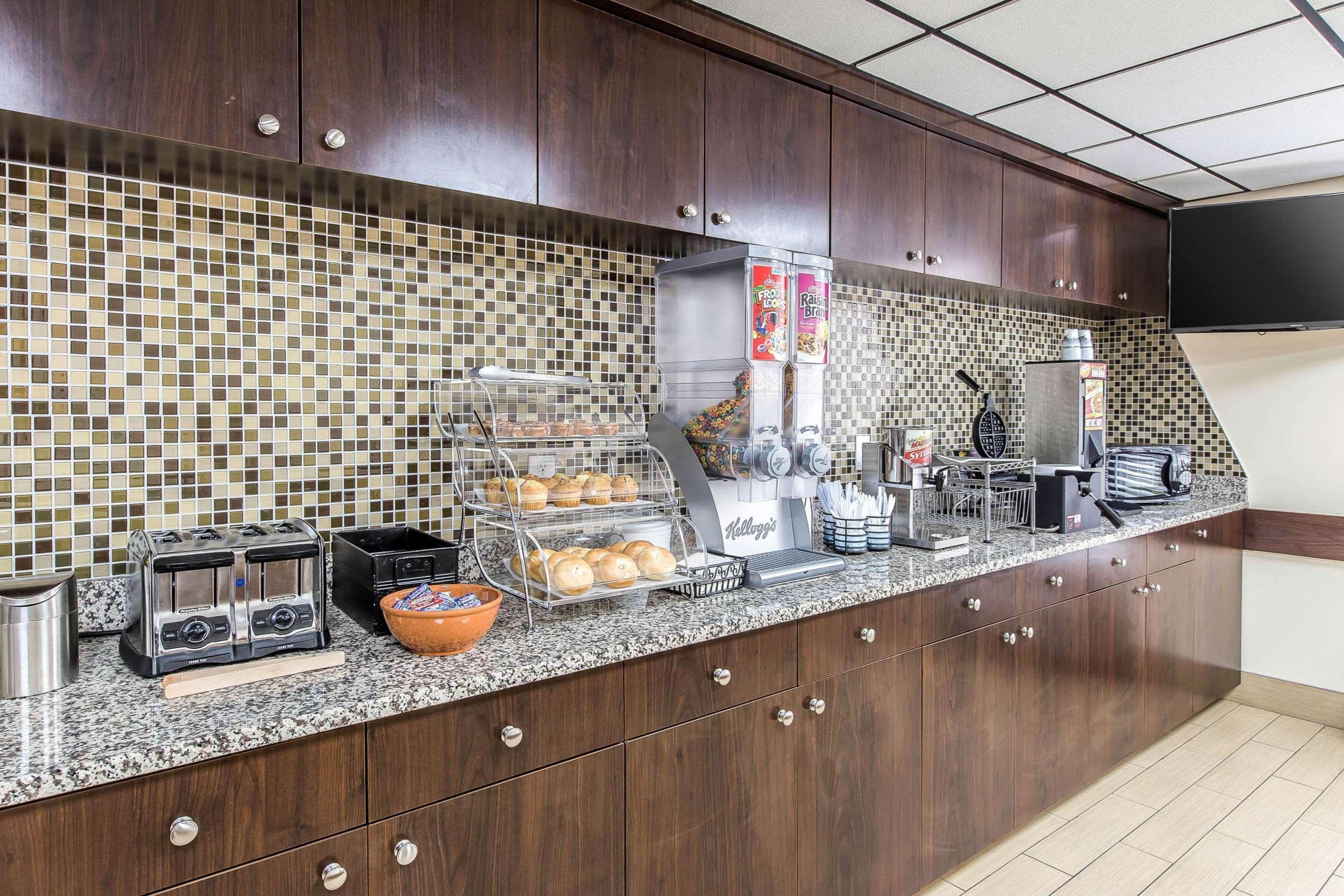 Econo Lodge Midtown Savannah Zewnętrze zdjęcie