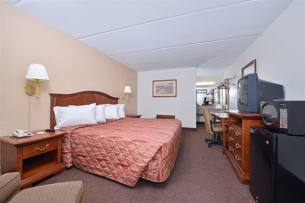 Econo Lodge Midtown Savannah Zewnętrze zdjęcie