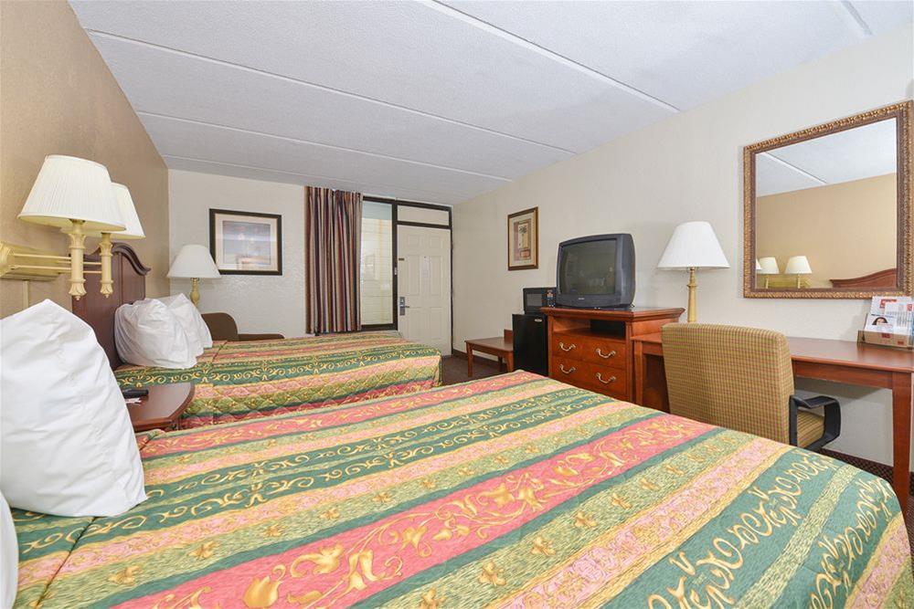 Econo Lodge Midtown Savannah Zewnętrze zdjęcie